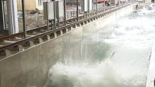 En direct du net : La plus grande usine à vagues du monde
